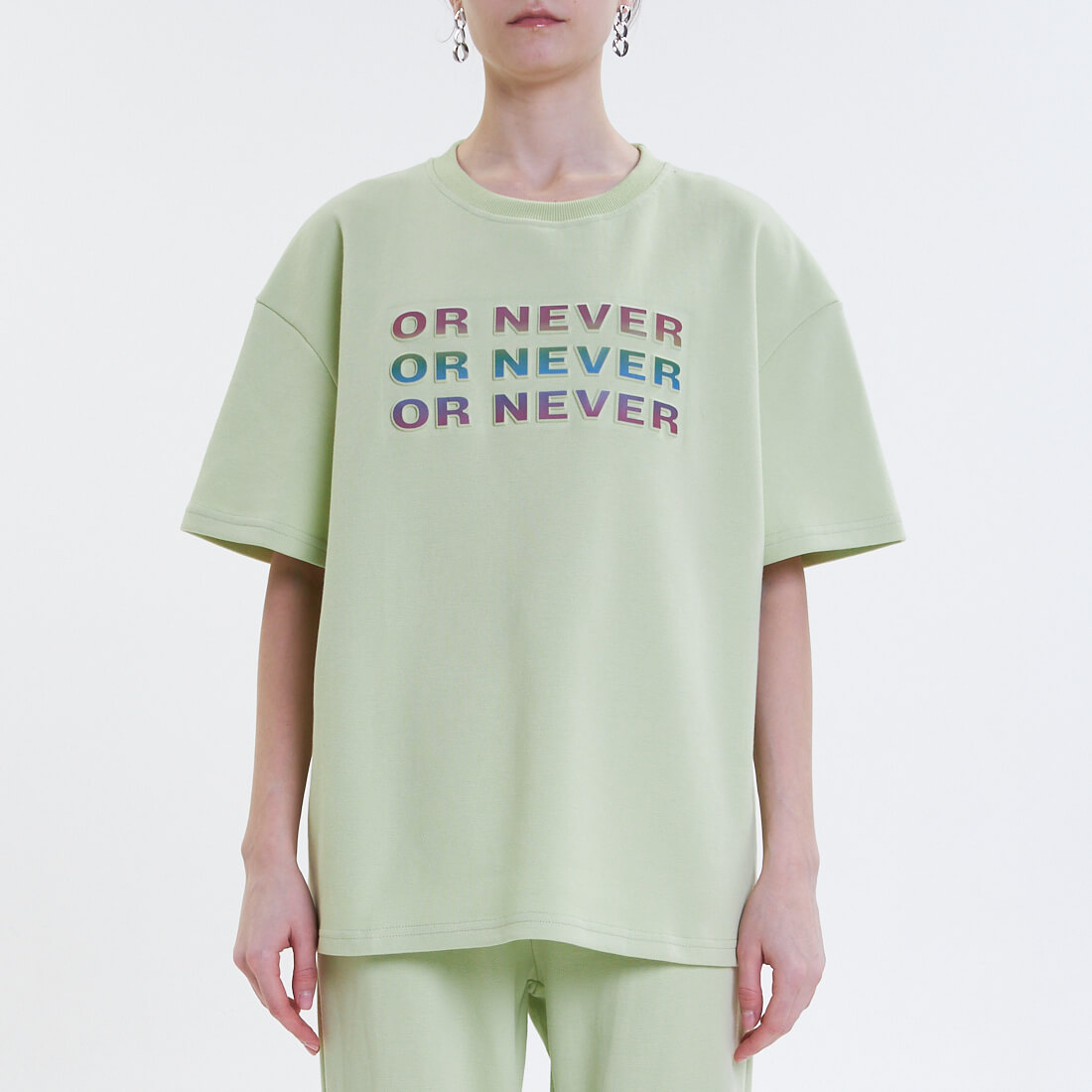 

Футболки MINIMO, Зелёная футболка с принтом "Never" MINIMO