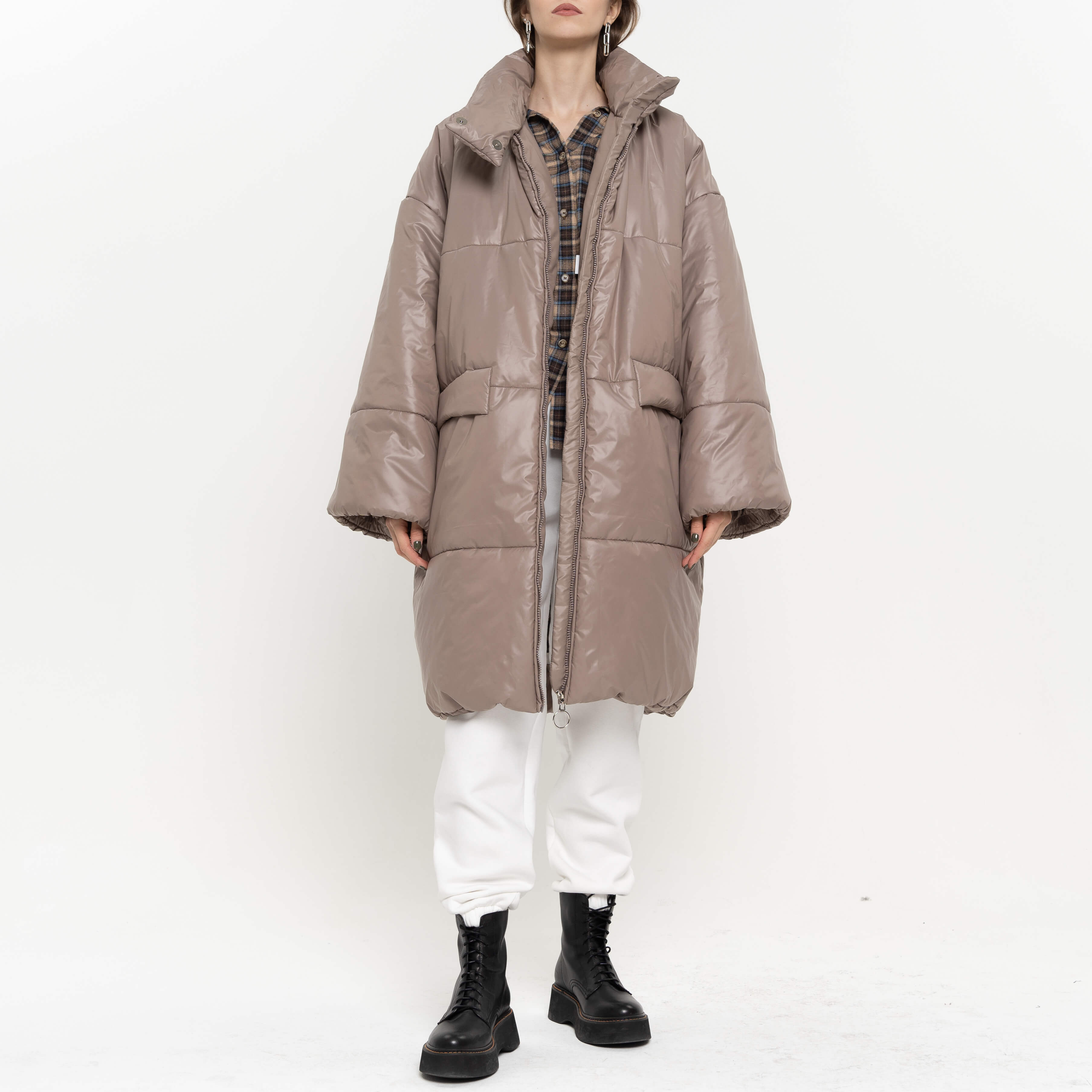 

Пуховики и зимние куртки Darsi.Studio, Коричневая куртка с рукавами-клёш Darsi.Studio