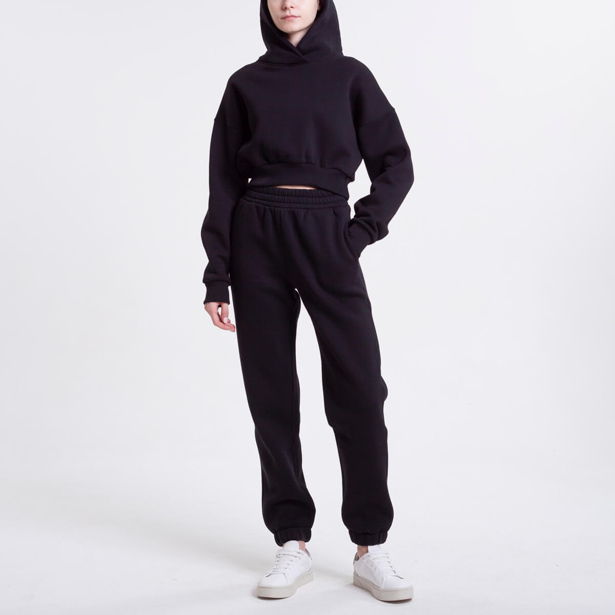 

Худи LILIBU STORE, Чёрная укороченная худи LILIBU STORE