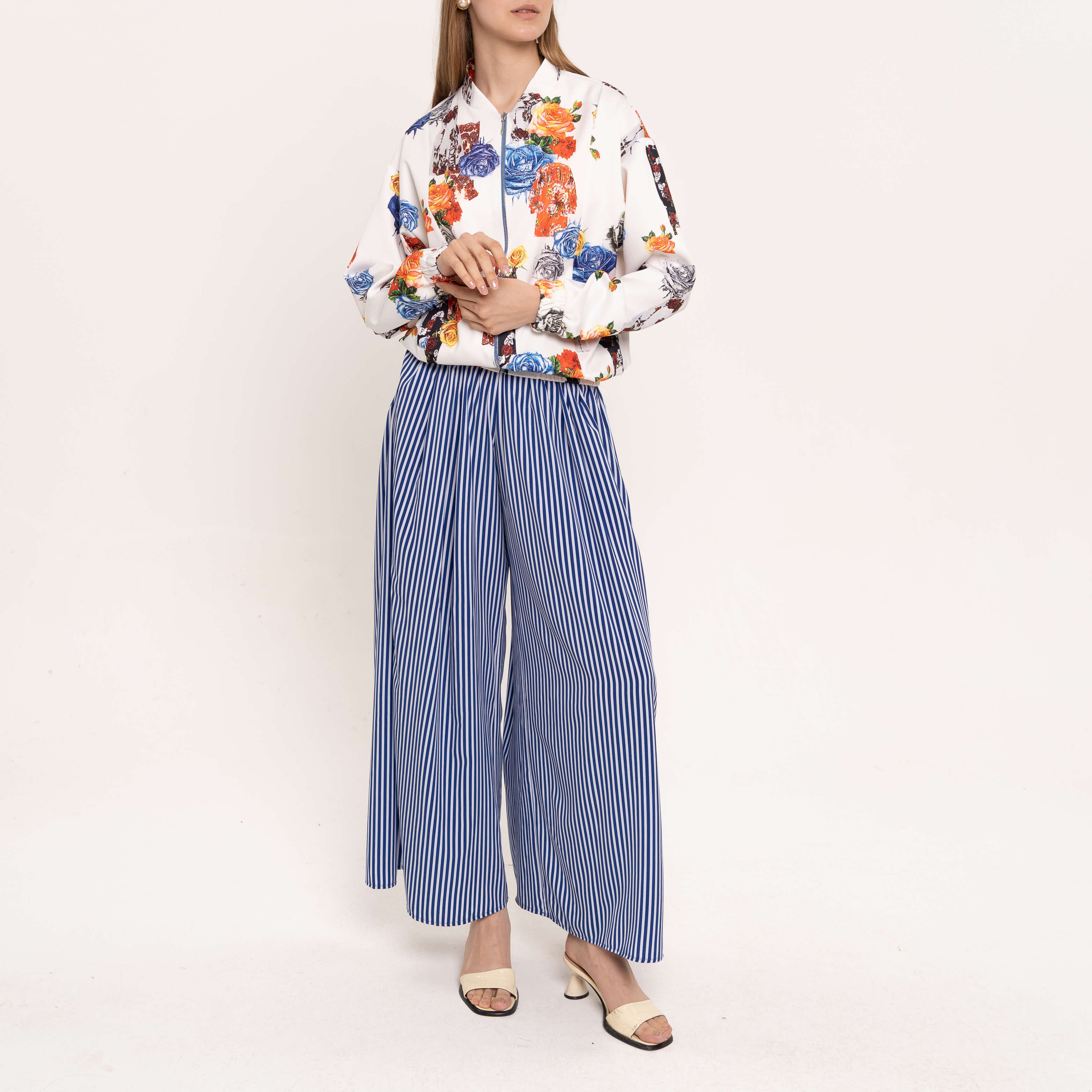 

Бомберы Galla collection, Белый бомбер с цветочным принтом Galla collection