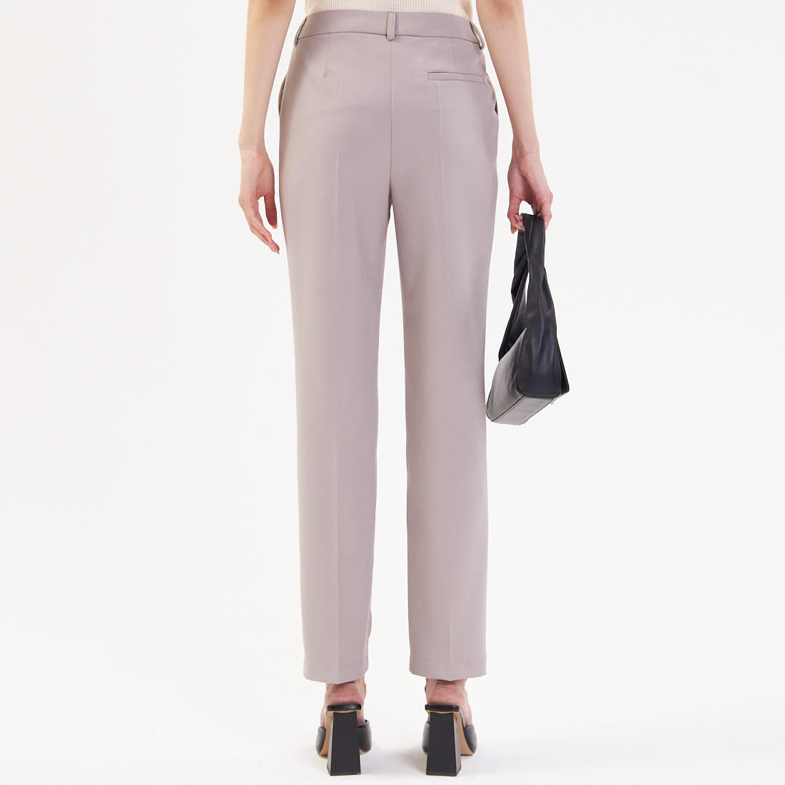 женщины в бежевых брюках. кожаные брюки женские бежевые. брюки остин ll5y3199. Asos slim chinos in beige. серо бежевые брюки.